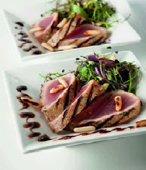 Oosters zoetzuur slaatje met gekorste tonijn